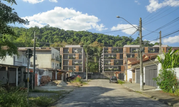 UBA-PRO-IMG-AP-F05-FTR-SJ-R03